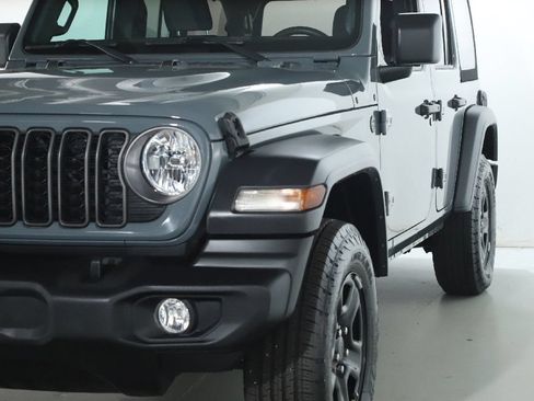 Used 2024 Jeep Wrangler Unlimited Sport AWD/4WD image 4