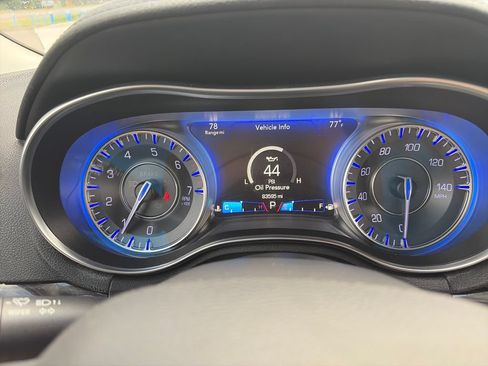 Used 2016 Chrysler 300 Limited RWD image 15