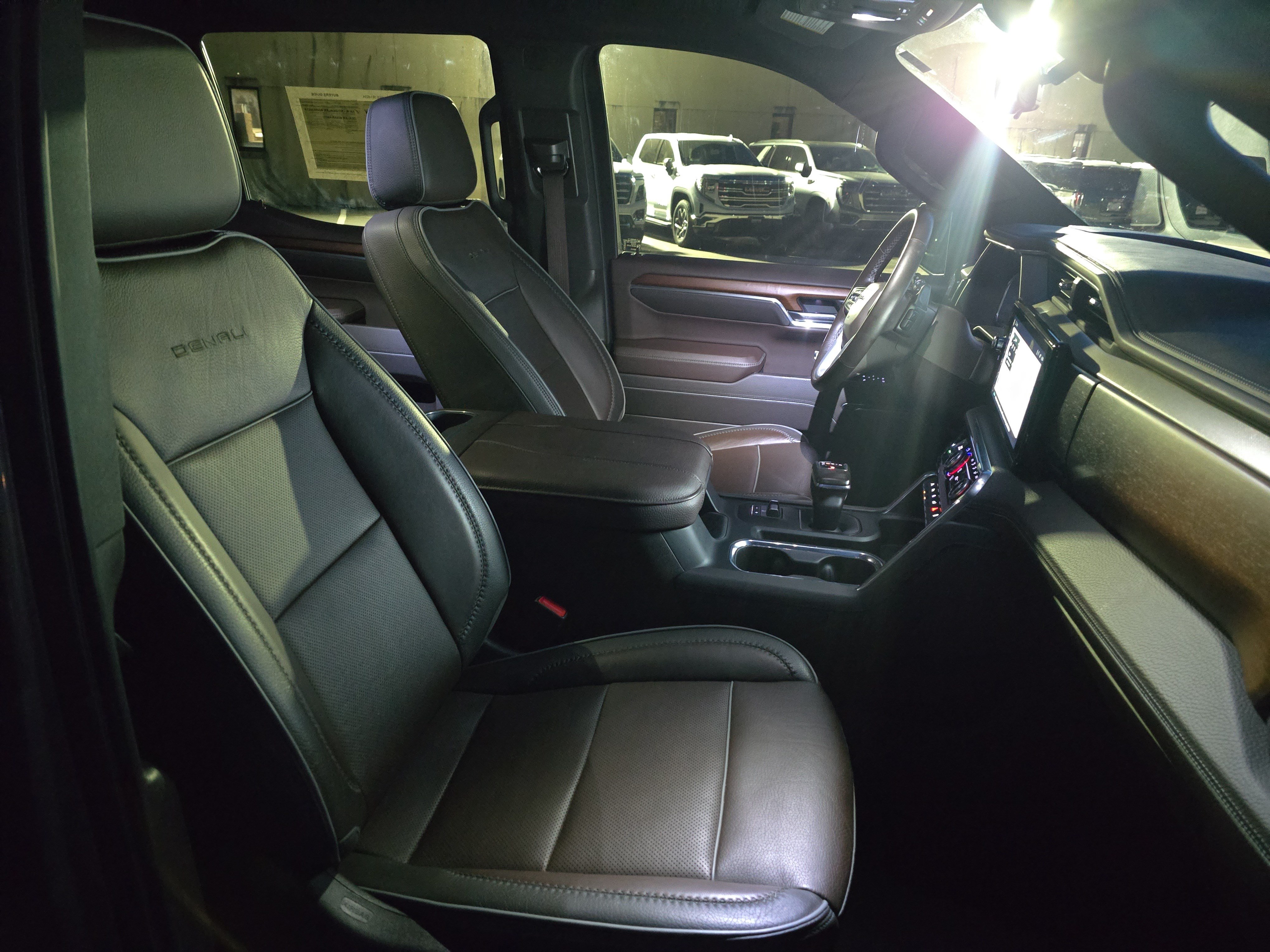 Used 2023 GMC Sierra 1500 Denali w/ Technology Package AWD/4WD image 10