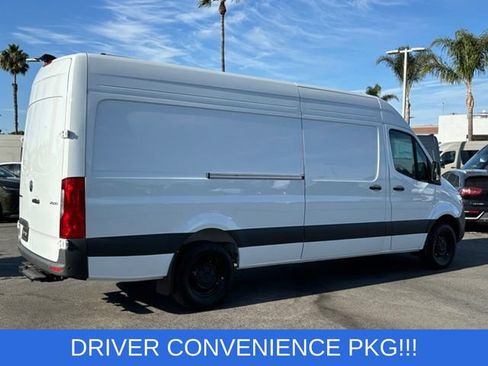 Used 2025 Mercedes-Benz Sprinter 2500 image 3