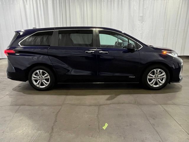 Certified 2021 Toyota Sienna XSE AWD/4WD image 3