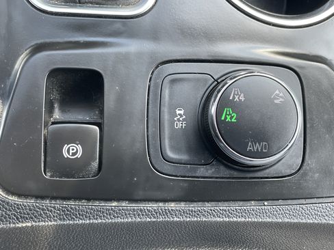 Used 2021 Chevrolet Traverse LS AWD/4WD image 35