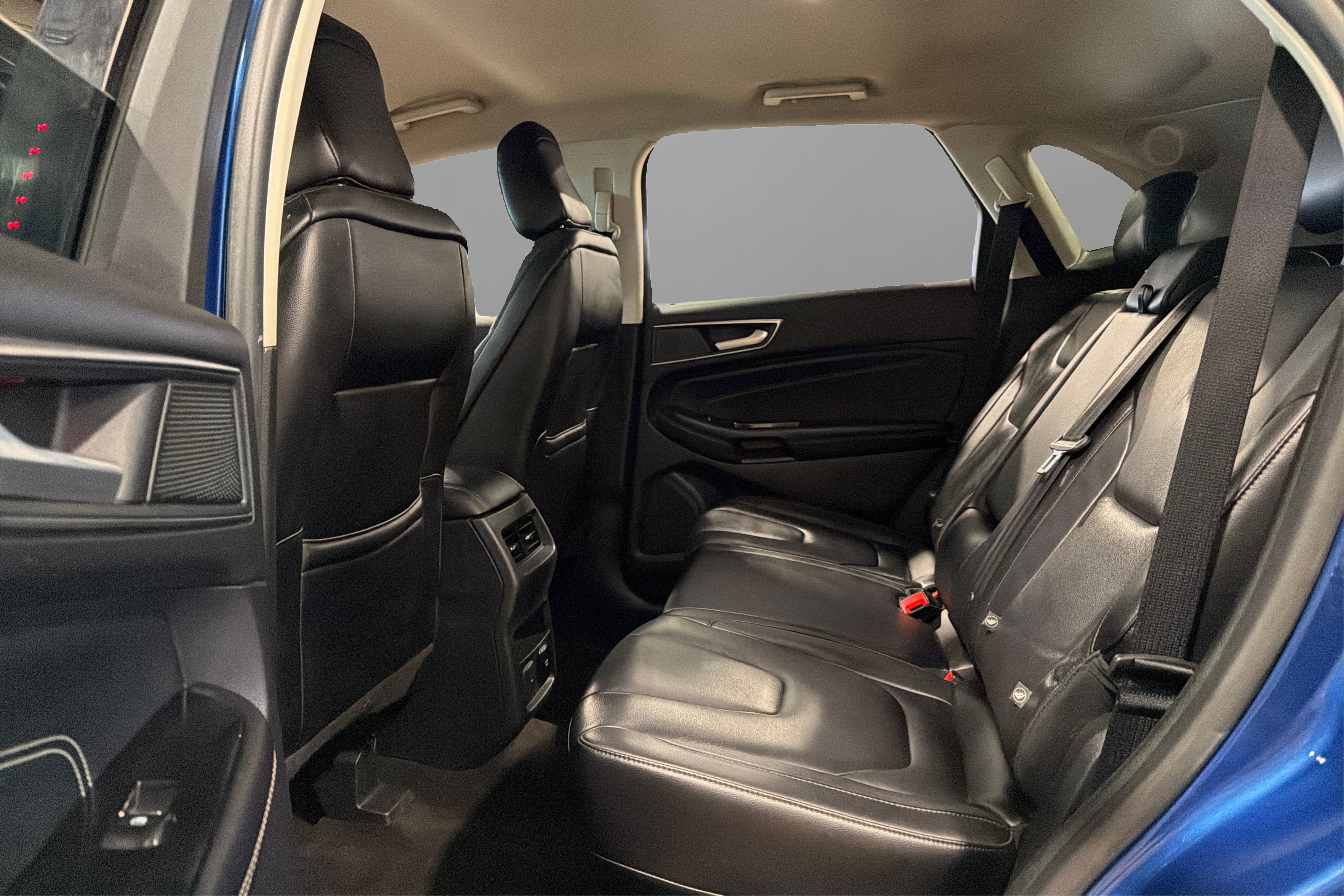 Used 2020 Ford Edge Titanium AWD/4WD image 39