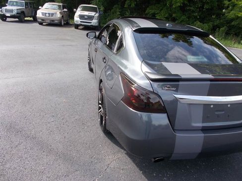 Used 2013 Nissan Altima 3.5 SL w/ Technology Pkg FWD image 4