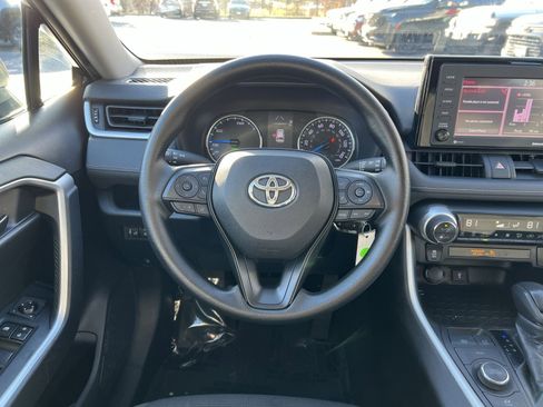 Used 2020 Toyota RAV4 LE image 15