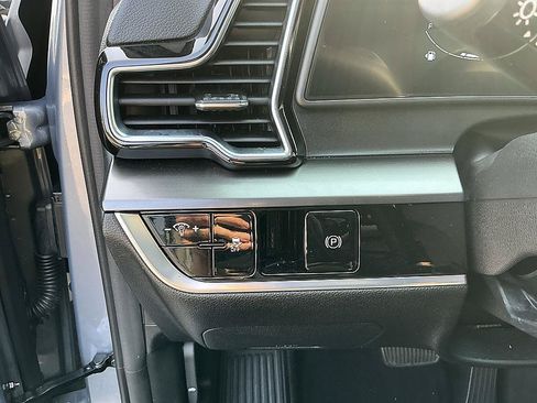 Used 2023 Kia Sportage EX FWD image 13