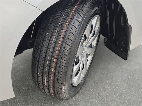 Certified 2024 Toyota Corolla LE image 28