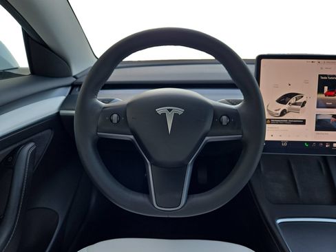 Used 2023 Tesla Model 3 Standard Range RWD image 2