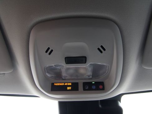 Used 2024 Chevrolet Trax LT w/ Driver Confidence Package FWD image 32