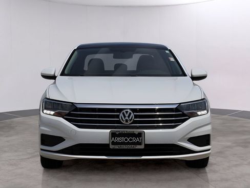 Used 2019 Volkswagen Jetta SE FWD image 2