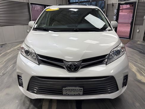 Used 2019 Toyota Sienna XLE image 40