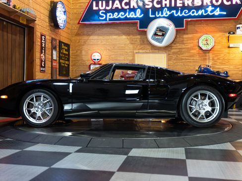 Used 2006 Ford GT RWD image 18