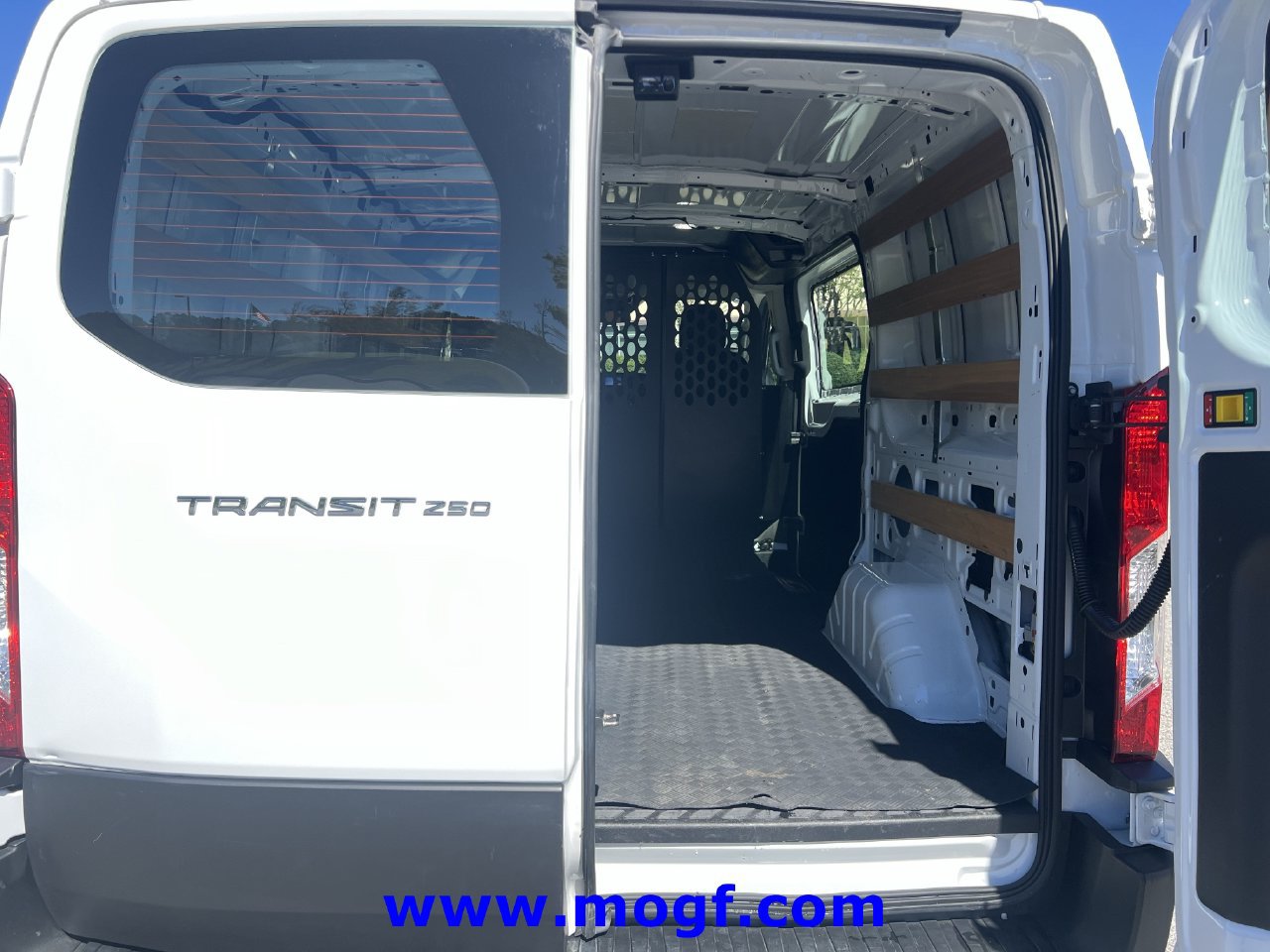 Used 2025 Ford Transit 250 Low Roof w/ Exterior Upgrade Package RWD image 20