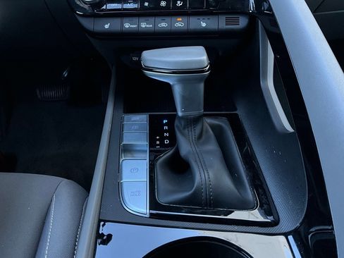 Used 2025 Hyundai Elantra SEL image 23