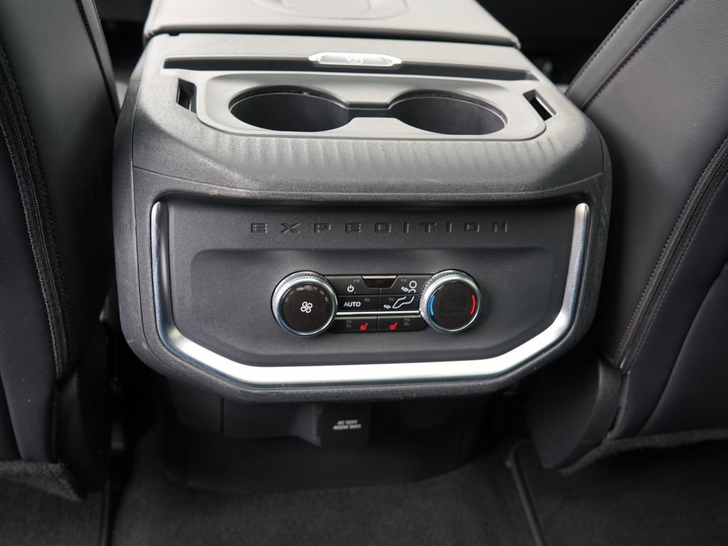 Used 2025 Ford Expedition Platinum AWD/4WD image 26