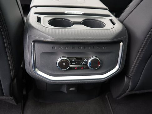 Used 2025 Ford Expedition Platinum AWD/4WD image 26