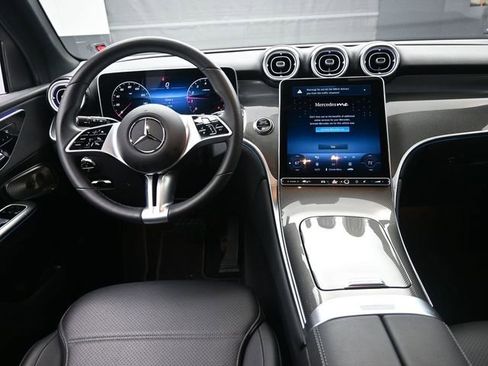 Used 2025 Mercedes-Benz GLC 300 image 9