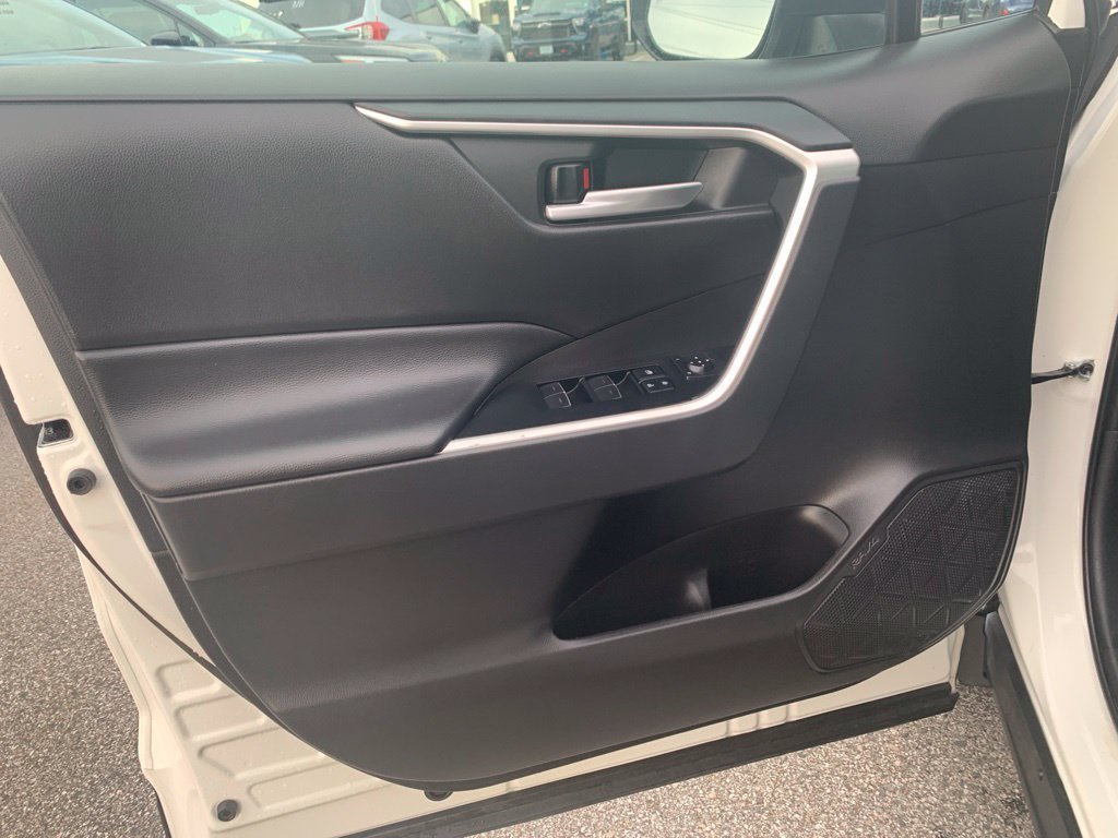 Used 2025 Toyota RAV4 XLE AWD/4WD image 14