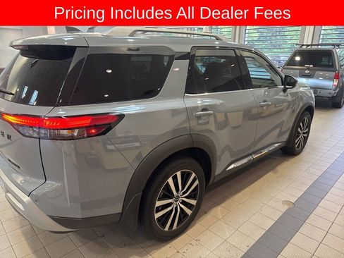 Used 2023 Nissan Pathfinder Platinum FWD image 6