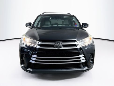 Used 2018 Toyota Highlander LE FWD image 3