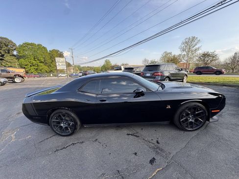 Used 2015 Dodge Challenger R/T Scat Pack w/ Leather Interior Group RWD image 4