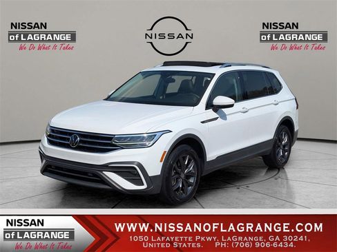 Used 2022 Volkswagen Tiguan SE image 1