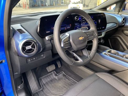 Used 2025 Chevrolet Equinox EV LT w/ LPO, All-Weather Mat Package FWD image 2