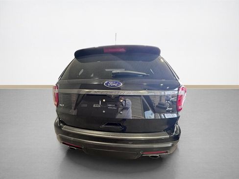 Used 2018 Ford Explorer XLT w/ Equipment Group 202A image 5