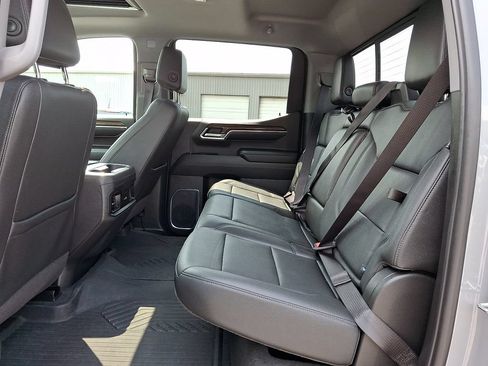 Used 2024 Chevrolet Silverado 1500 LT Trail Boss w/ LT Trail Boss Premium Package AWD/4WD image 10