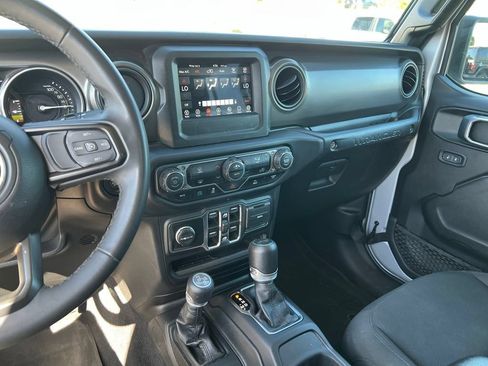 Used 2023 Jeep Wrangler Unlimited AWD/4WD image 33
