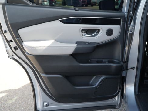 Used 2025 Honda Pilot EX-L image 17