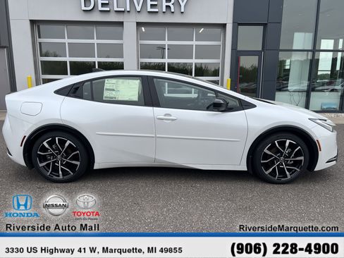Used 2024 Toyota Prius Prime Premium w/ Advanced Technology Package FWD image 10