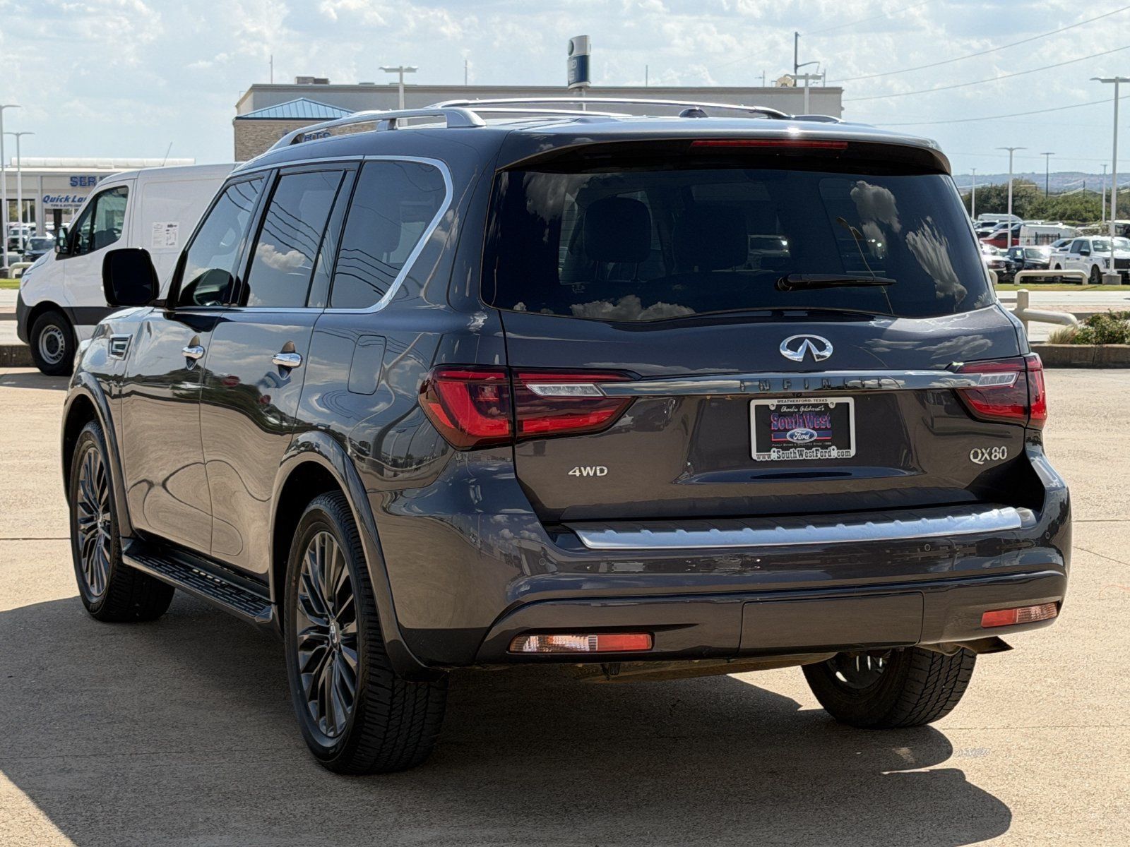Used 2023 INFINITI QX80 Premium Select w/ Cargo Package AWD/4WD image 6