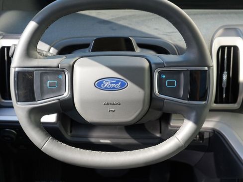 Used 2025 Ford Expedition Active image 24