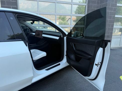 Used 2022 Tesla Model Y Long Range AWD/4WD image 37
