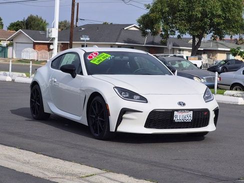 Used 2024 Toyota GR86 Premium RWD image 3