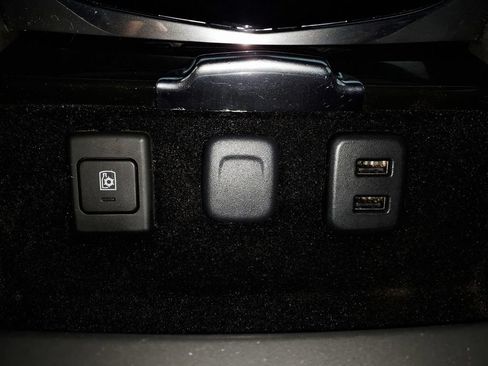 Used 2017 Cadillac Escalade Platinum AWD/4WD image 25