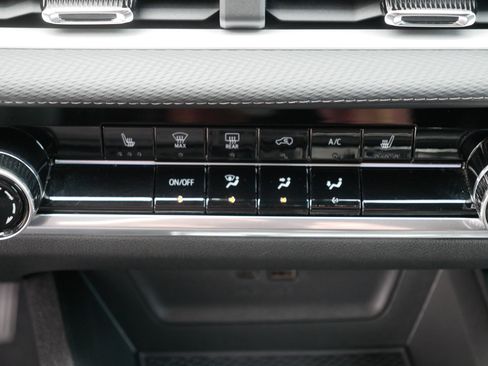 Used 2025 Chevrolet Equinox LT image 23