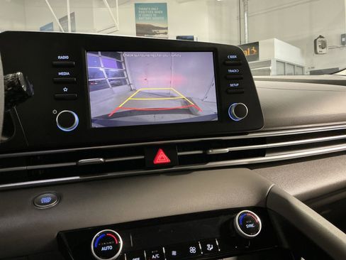 Used 2023 Hyundai Elantra SEL image 27