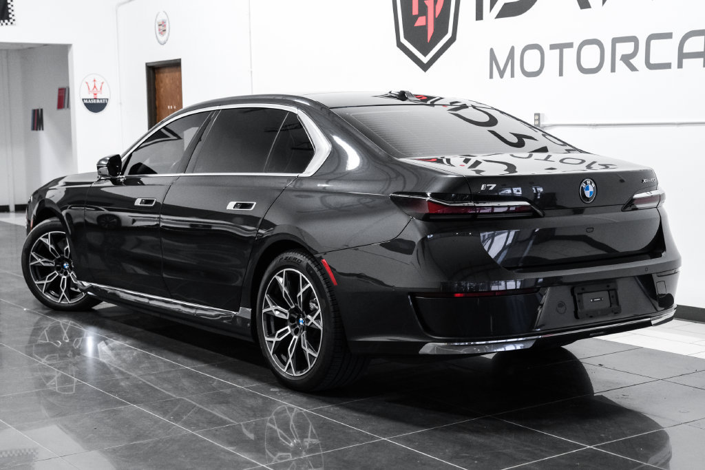 Used 2024 BMW i7 xDrive60 AWD/4WD image 10