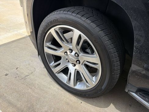Used 2018 Cadillac Escalade Luxury RWD image 5