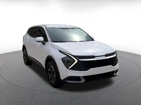 Used 2025 Kia Sportage LX FWD image 3