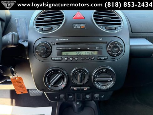 Used 2009 Volkswagen Beetle S FWD image 16