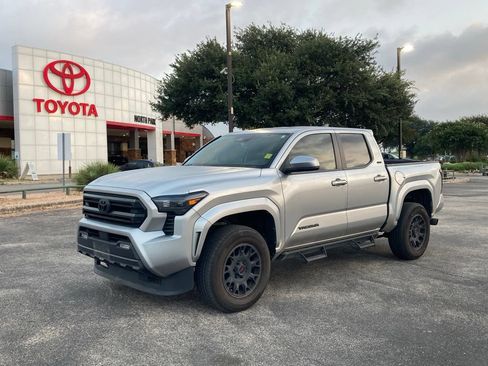 Certified 2025 Toyota Tacoma SR5 AWD/4WD image 1