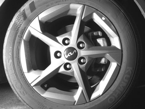 Used 2025 Kia K4 LXS image 13