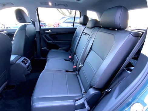 Used 2020 Volkswagen Tiguan SE w/ Panoramic Sunroof Package image 21