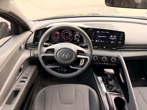 Used 2021 Hyundai Elantra SE image 25