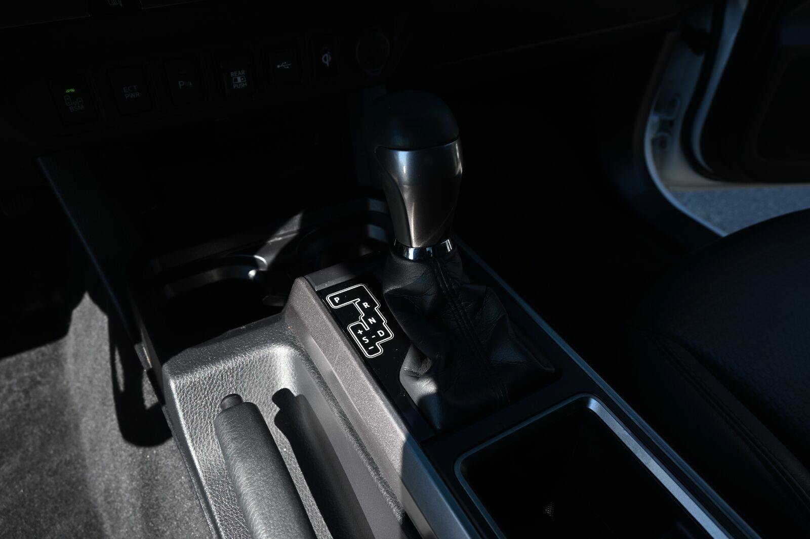 Used 2020 Toyota Tacoma Limited RWD image 15