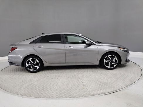 Used 2023 Hyundai Elantra Limited image 5
