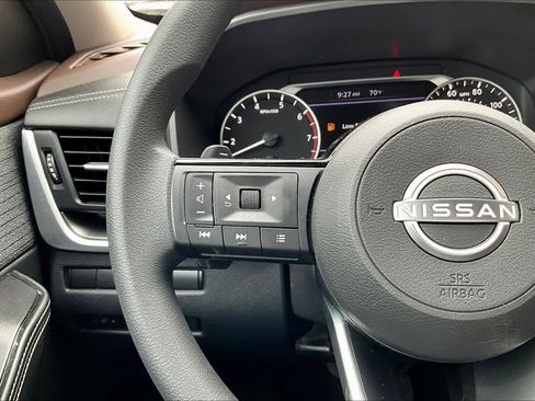 Certified 2023 Nissan Rogue SV FWD image 18